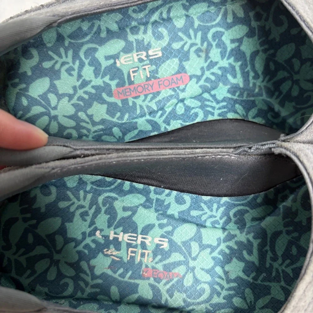 Skechers Relaxed Fit Womens Grey Suede Memory Foam Loafers 49415 Size 9